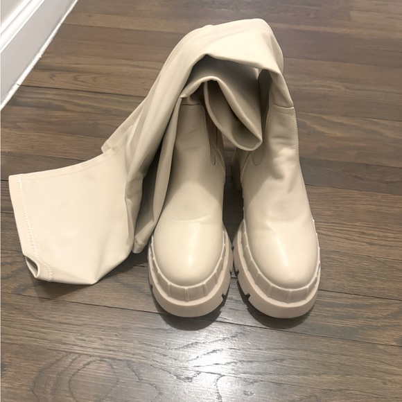 RAID Rooshi over the knee stretch boots in cream - Picture 3 of 6